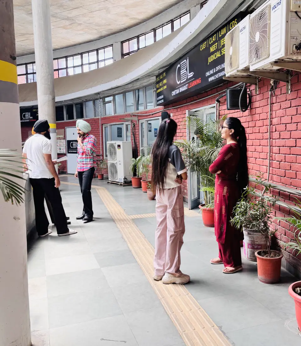 The corridor outside CBL at ISBT 43