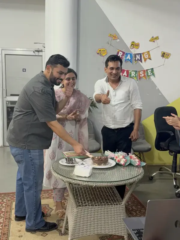 Ria Kaur Sethi and Aman Aloon cutting a cake with Chetan Sir